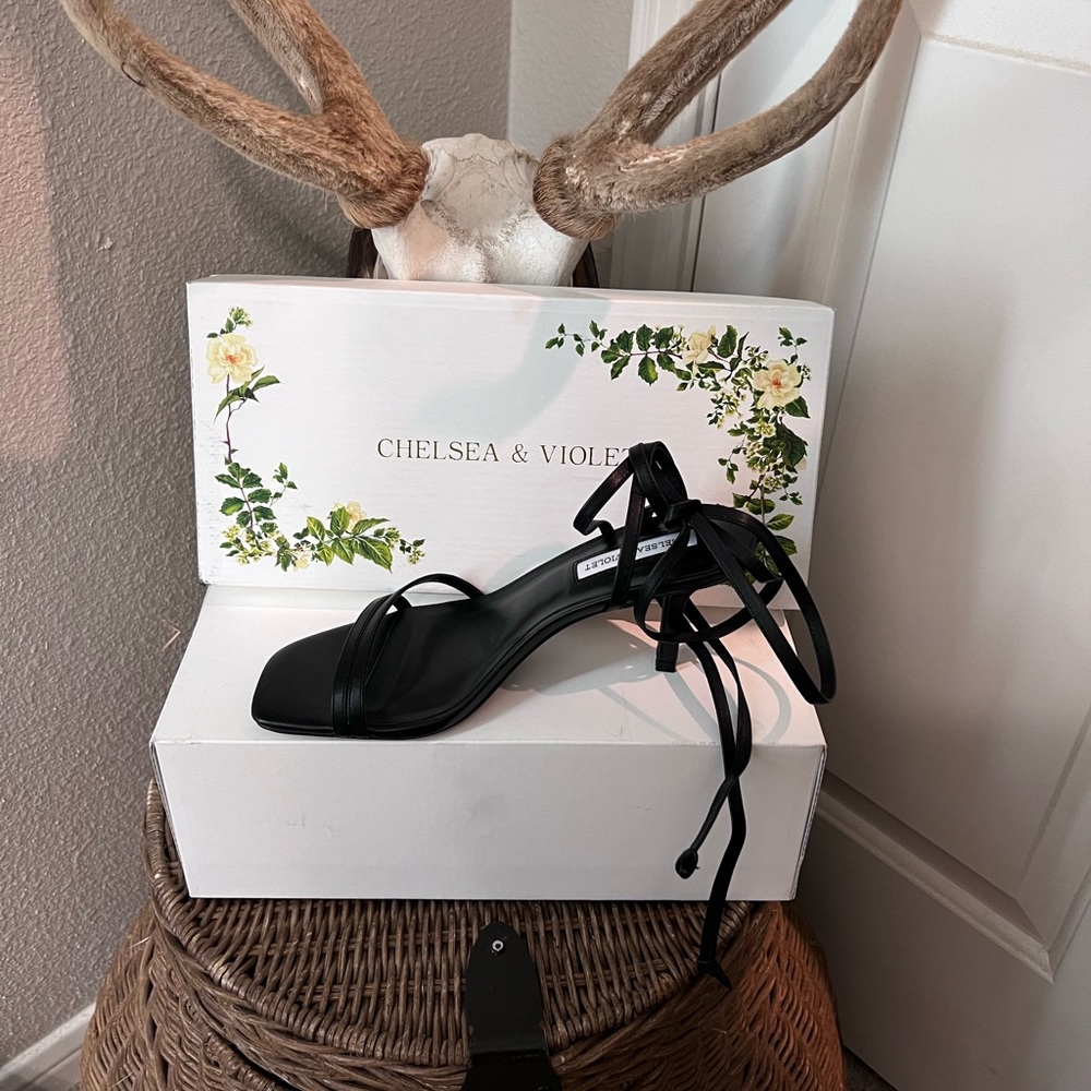 Black leather heel *BRAND NEW*